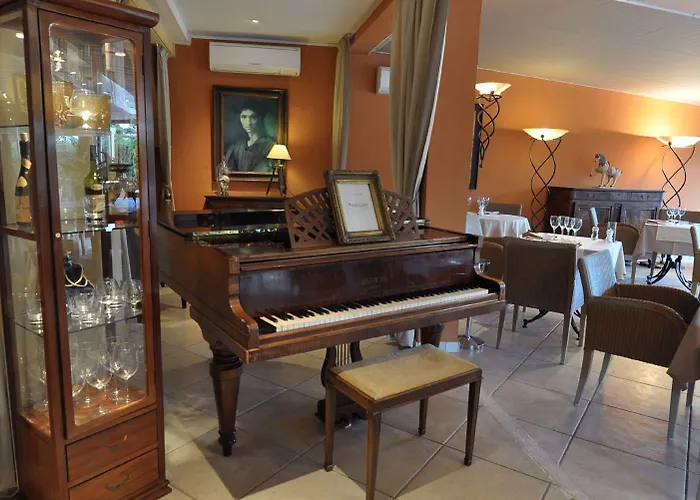 فندق Western Premier Montfleuri