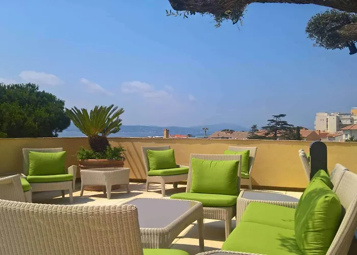 فندق Western Premier Montfleuri سانت ماكسيم