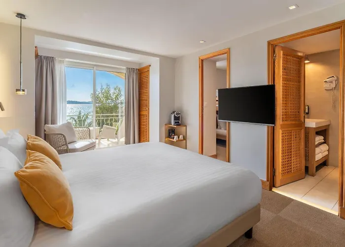 فندق Western Premier Montfleuri