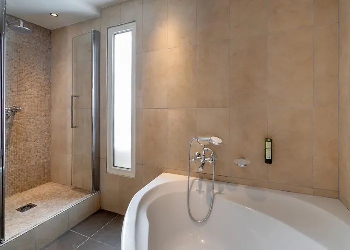 Western Premier Montfleuri فندق 4*